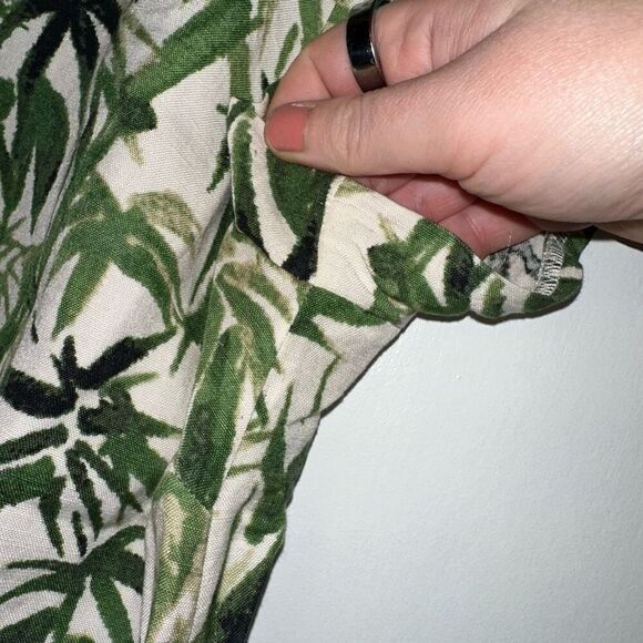 J. Jill Womens Linen Blend Button Back Tee Green Beige Tropical Palm Small EUC - Picture 4 of 11